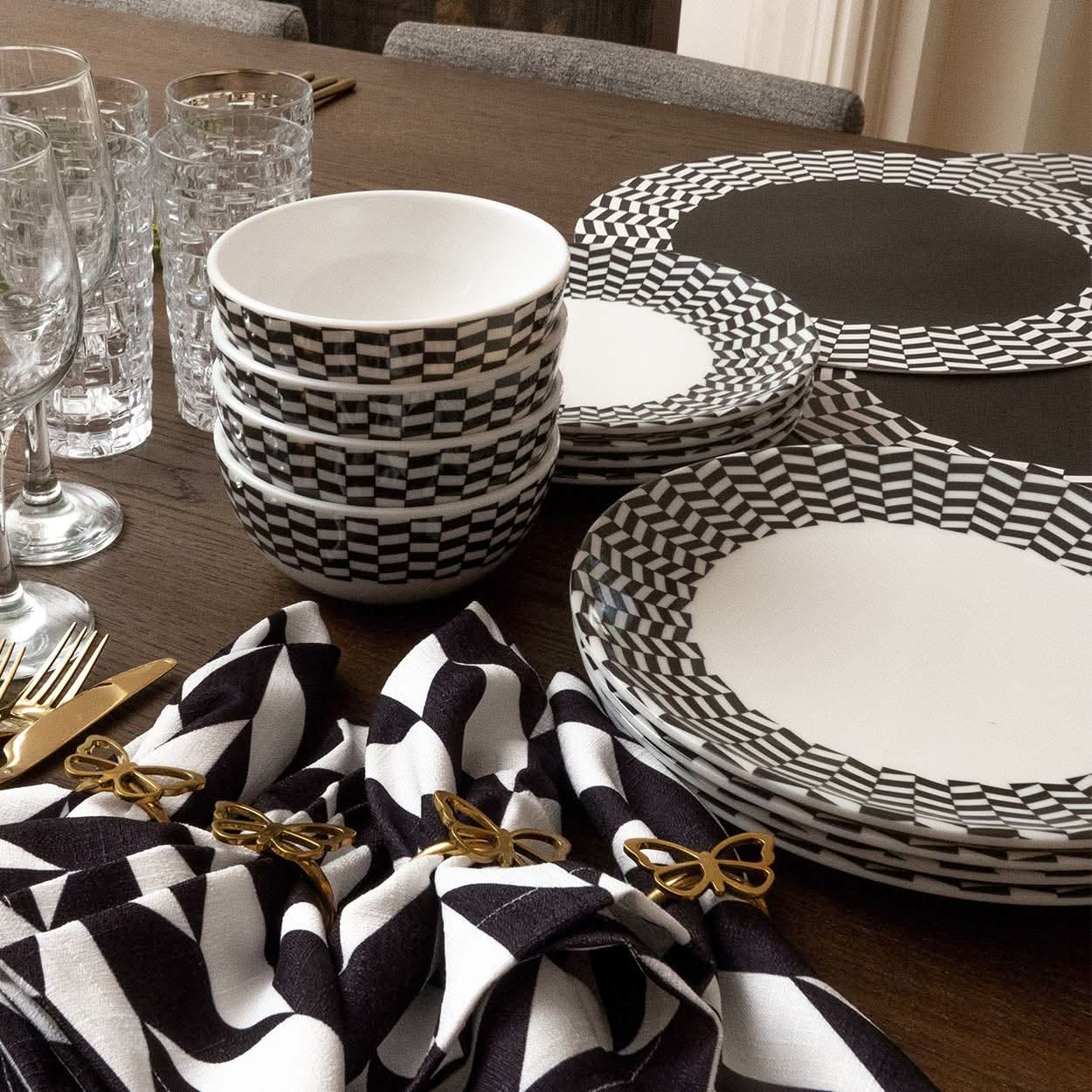 Black & White Chevron Hostess Set - 20 Piece Setting