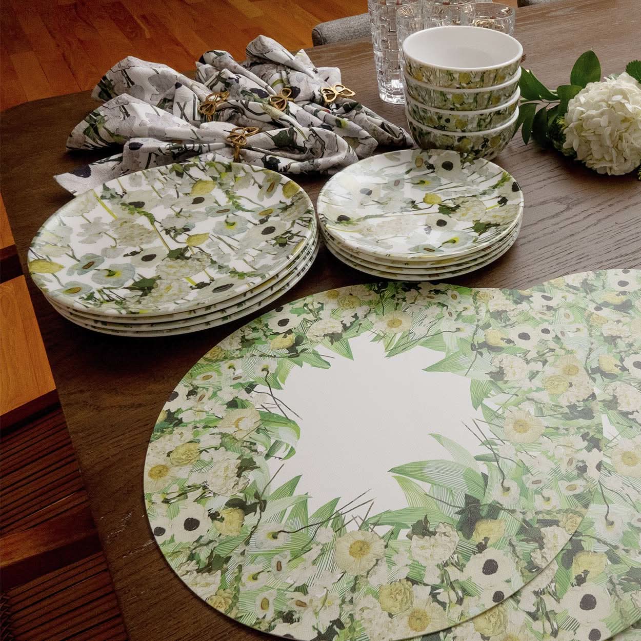 Pura Vida x Cream Floral Garden Hostess Set - 20 Piece Setting