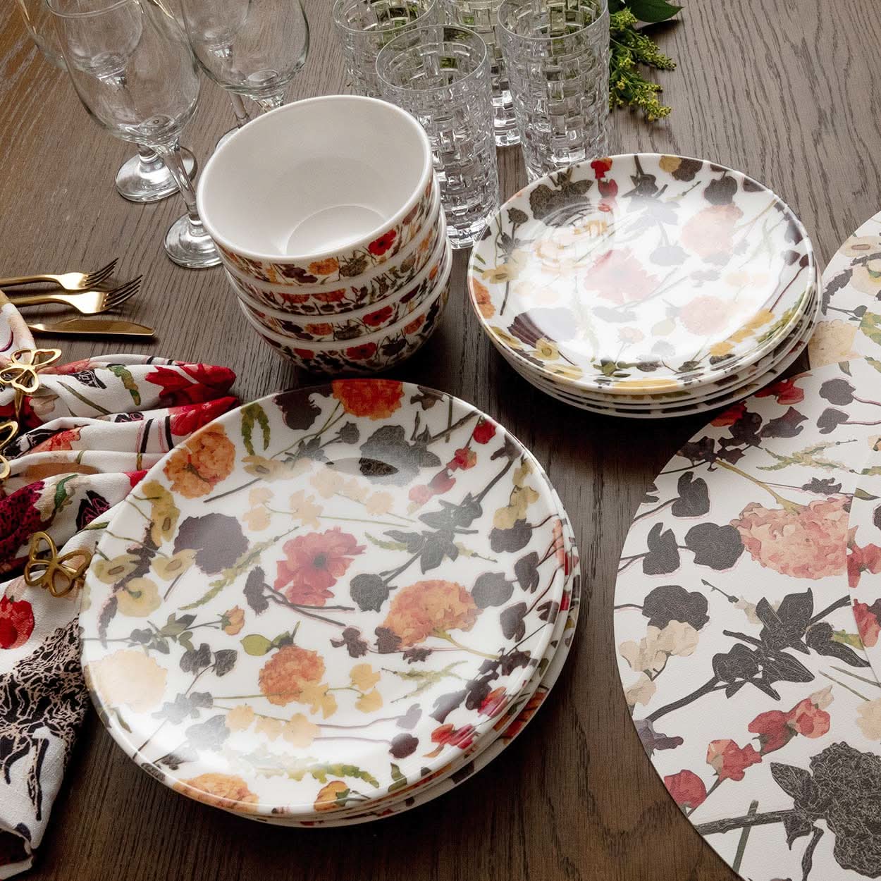 Auburn Bouquet Hostess Set - 20 Piece Setting