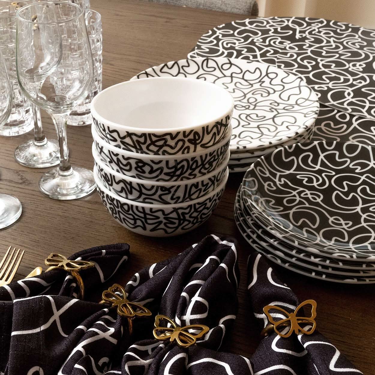 Black & White Squiggly Hostess Set - 20 Piece Setting