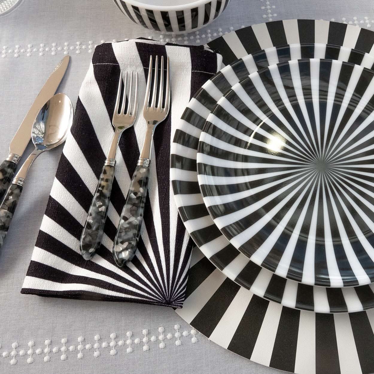 Black & White Starburst Faux Linen Napkin Set of 4