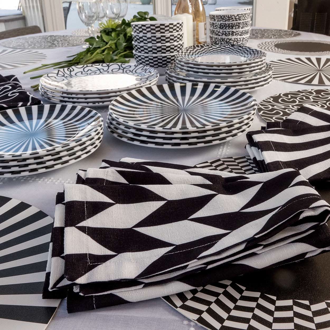 Black & White Chevron Faux Linen Napkin Set of 4