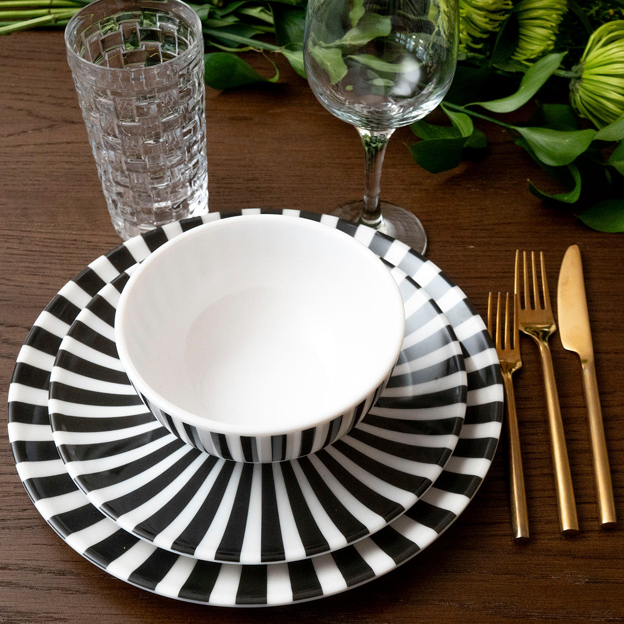Black & White Starburst Starter Set - 12 Piece Setting